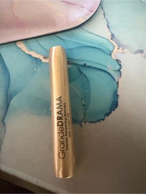 Grande drama Intense Thickening Mascara - Gold brand new and sealed in plastic